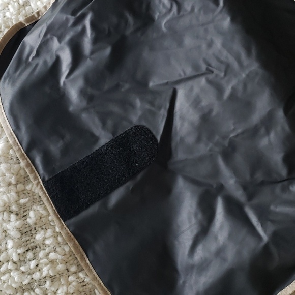 Nike 90s cordura messenger bag tan/cream/black colourway - Picture 8 of 17